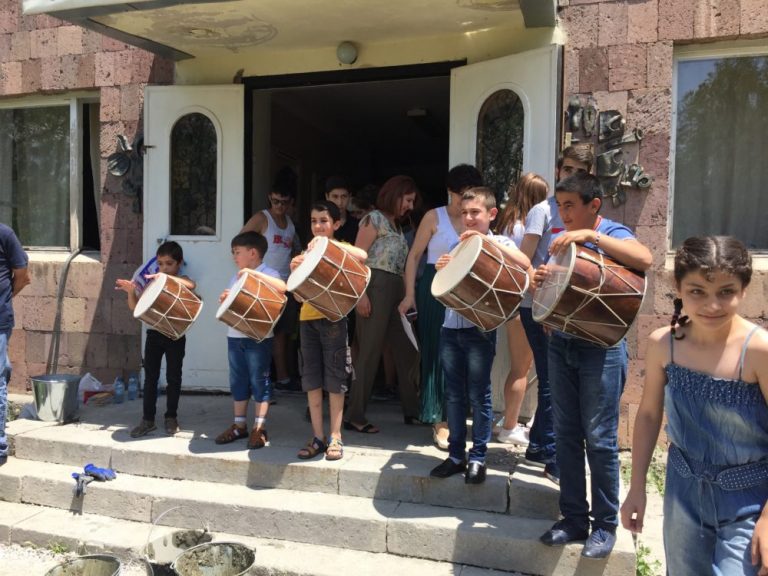 During a work break, children from the Art School performed traditional Armenian music for the SERVICE Armenia participants!