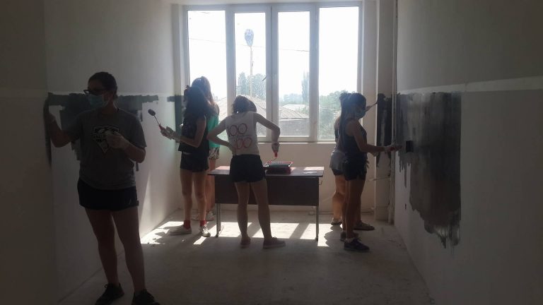SERVICE Armenia 2015 participants working together to get the room painted.