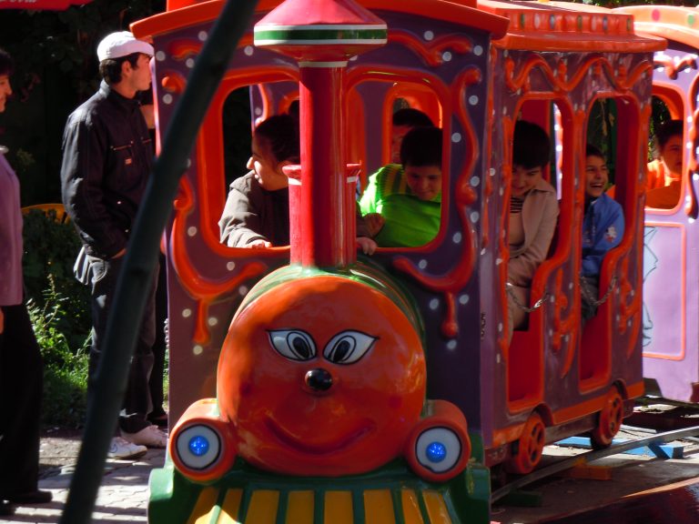 Train ride through Victory Park.