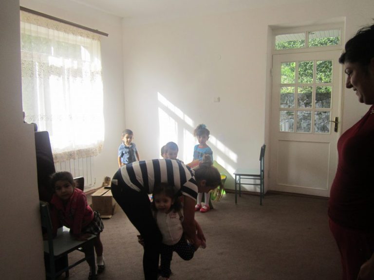 Children arriving at the Vahagnadzor kindergarten.