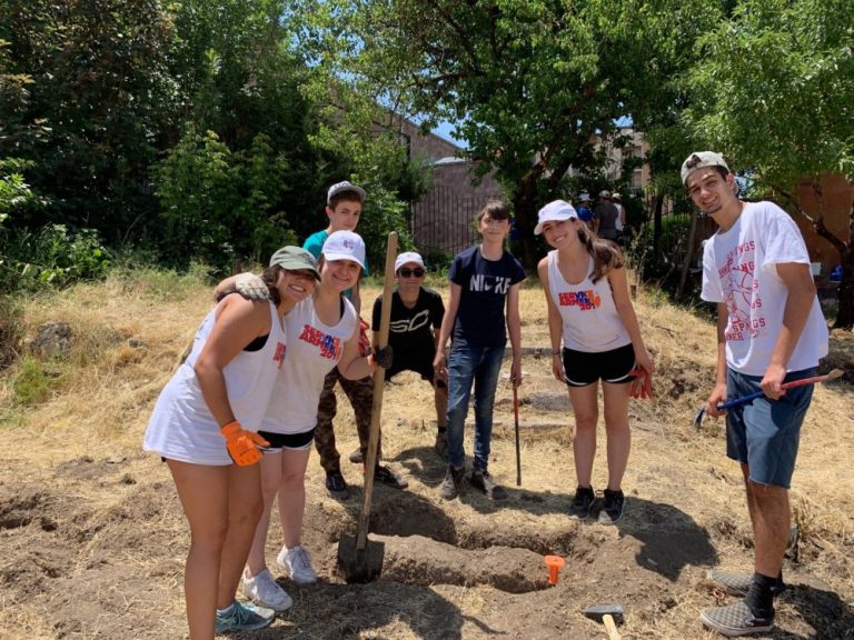 SERVICE Armenia 2019 participants along with kids from Nor Hachen began work on the future park.