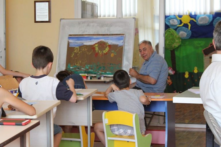 Students at the Ghoghanj Children's Center during a masterclass with artist Ara Harutyunyan.