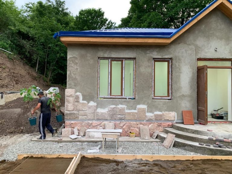Beautiful facade stone for the Baghanis Kindergarten including Artsakh marble and Artik stone.