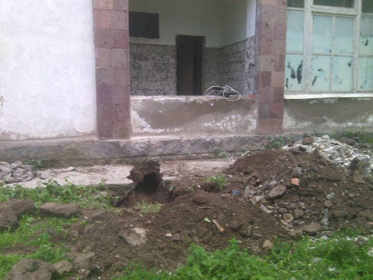 The first floor bathrooms at Khnsoresk.