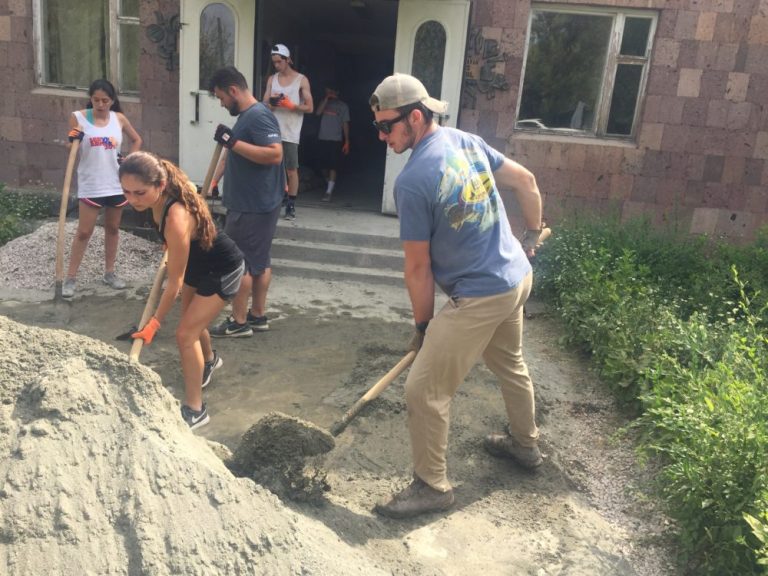 SERVICE Armenia participants mixing concrete for the subfloor at the Kanakeravan Art School.\