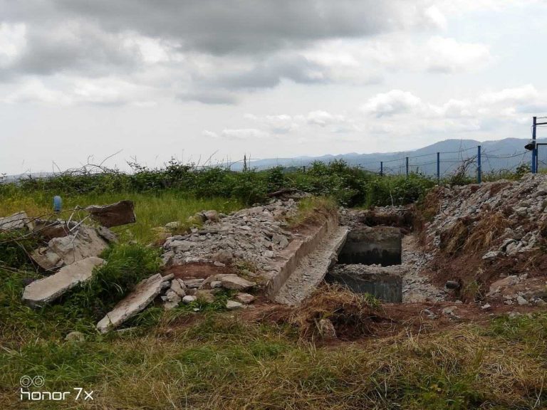 The reservoir had to be unsealed and drained prior to the beginning of the 
reconstruction work.