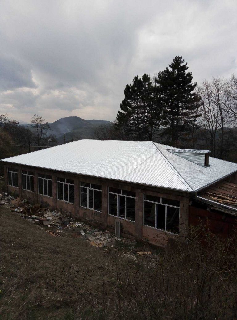 The roof is complete at the kindergarten in Artsvabert.