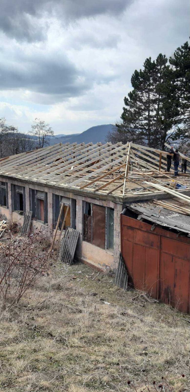 Work on the roof began at Artsvabert including the replacement of all of the wooden structure beneath the metal roofing.