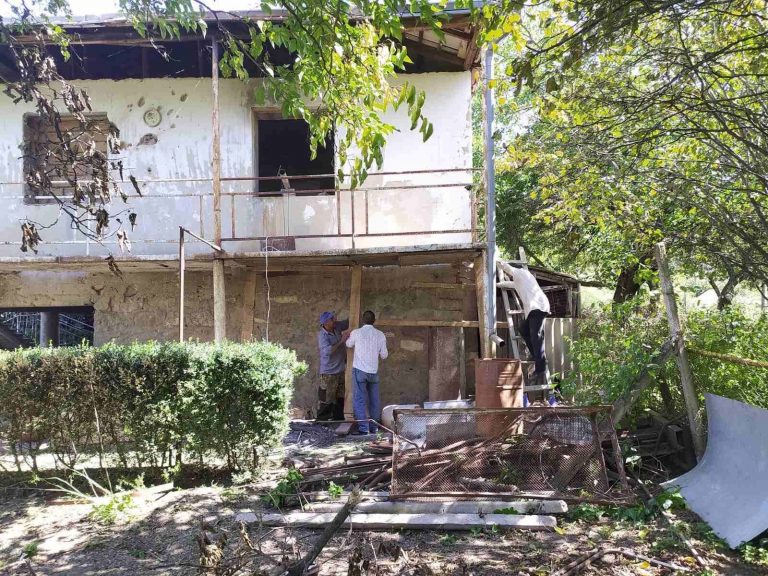 Once demolition was completed on the interior of Emma's home, the crew began working to shore up the balcony structure that was damaged by Azeri shelling.