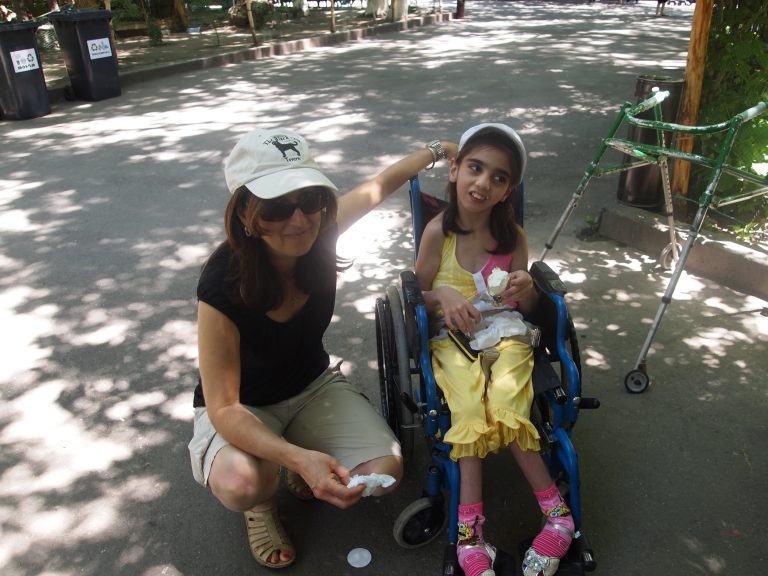 Dr. Julie Kulhanjian Strauch joined Paros staff and volunteers for a fun day with the children at the Yerevan Zoo.