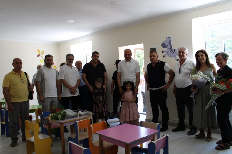 Representatives of The Paros Foundation and the Yerevan Municipality were in attendance at the ribbon cutting ceremony.