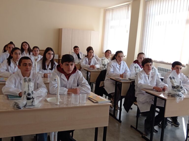 Nor Ughi School Science Lab